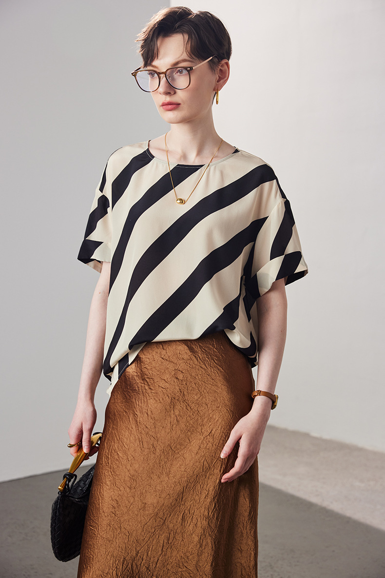 100% Silk 2025 Summer Women's Short-Sleeved T-Shirt Blouse White Black Stripe Ins Fashion Shirt Blouses Femme Women Tops Shirts
