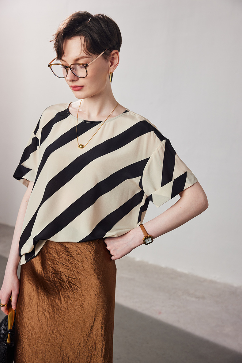100% Silk 2025 Summer Women's Short-Sleeved T-Shirt Blouse White Black Stripe Ins Fashion Shirt Blouses Femme Women Tops Shirts