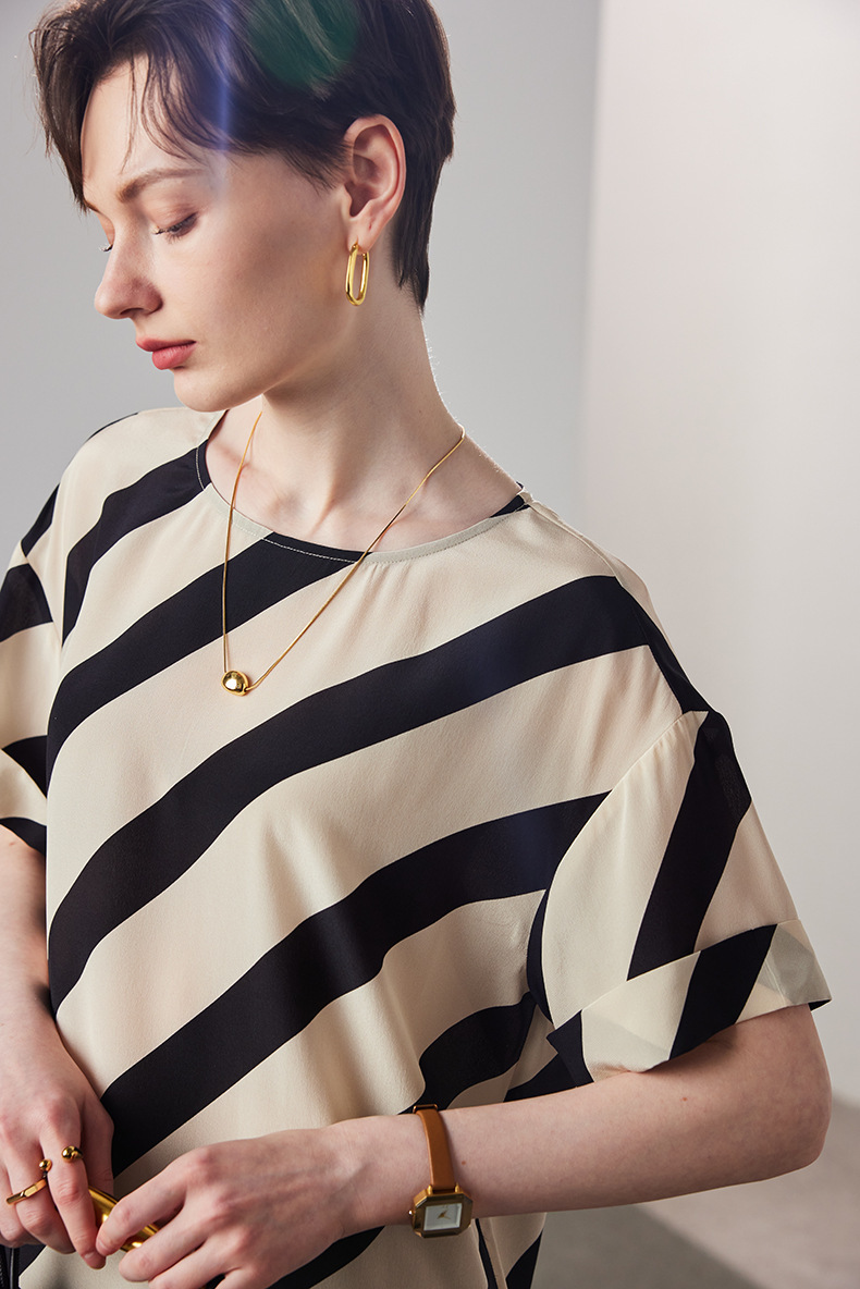 100% Silk 2025 Summer Women's Short-Sleeved T-Shirt Blouse White Black Stripe Ins Fashion Shirt Blouses Femme Women Tops Shirts