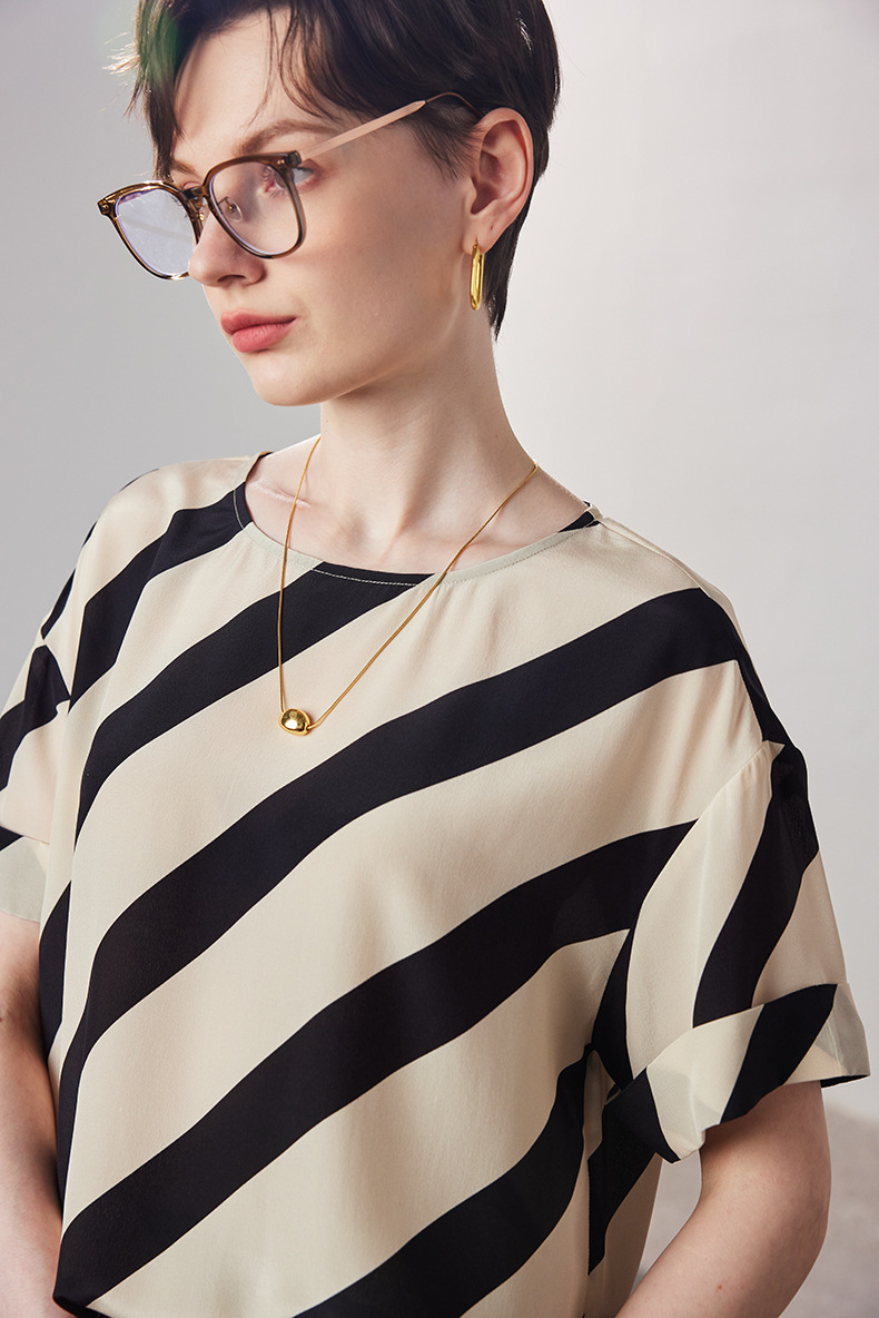 100% Silk 2025 Summer Women's Short-Sleeved T-Shirt Blouse White Black Stripe Ins Fashion Shirt Blouses Femme Women Tops Shirts