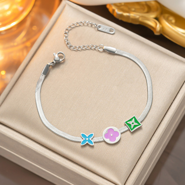 Luxury Fashion 18K Gold Stainless Steel Girl Jewelry Personal Clover Flower Snake Chain Charm Necklace