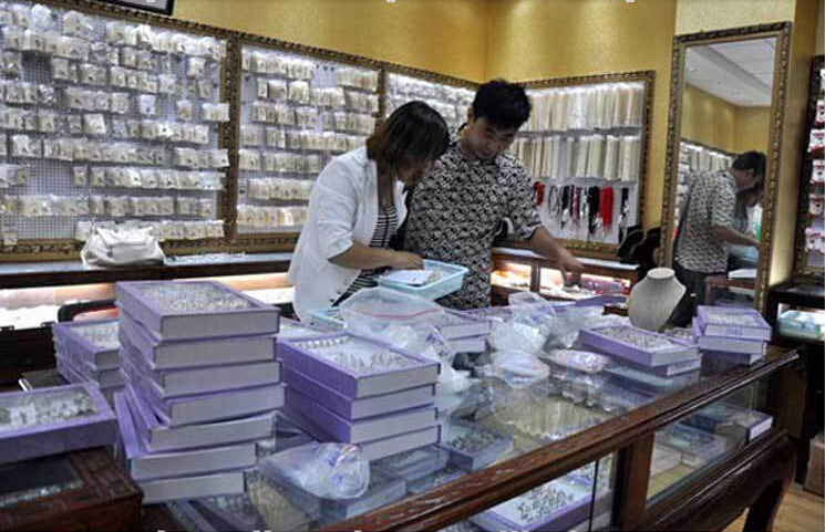 Luxury Fashion 18K Gold Stainless Steel Girl Jewelry Personal Clover Flower Snake Chain Charm Necklace