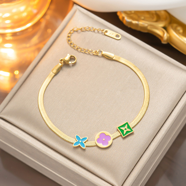 Luxury Fashion 18K Gold Stainless Steel Girl Jewelry Personal Clover Flower Snake Chain Charm Necklace