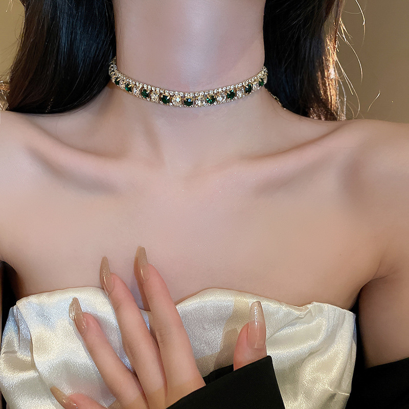 Wholesale Diamond Geometric Necklace and Earring Set Retro Court-style Collarbone Chain Fashionable Choker Necklace for Women