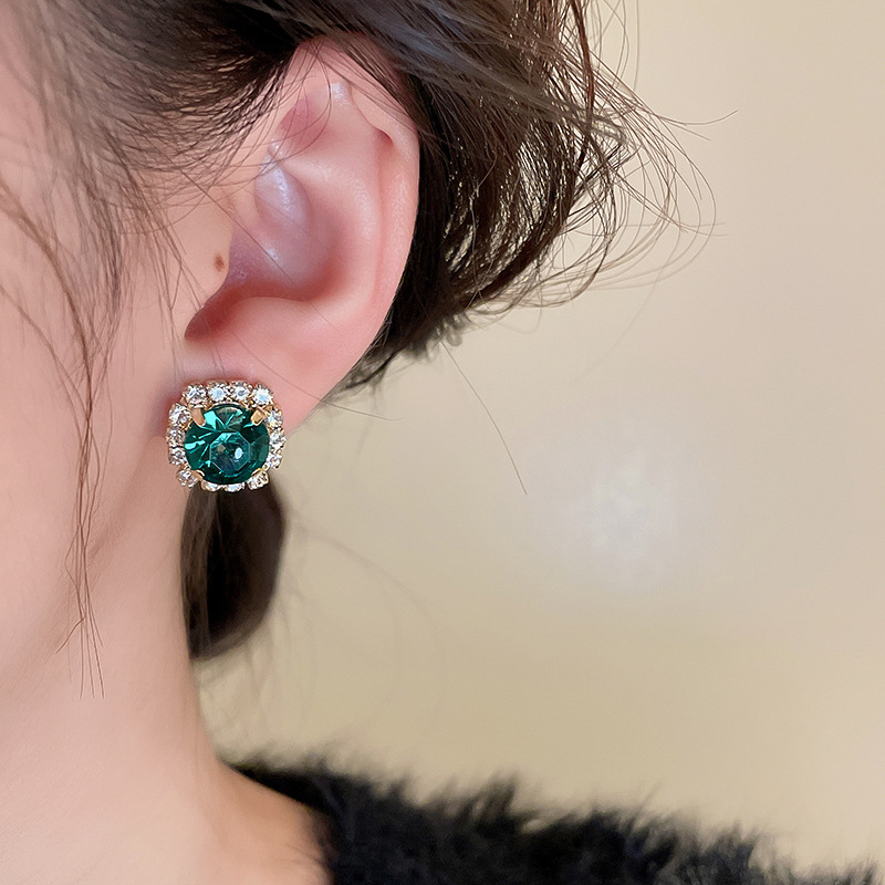 Wholesale Diamond Geometric Necklace and Earring Set Retro Court-style Collarbone Chain Fashionable Choker Necklace for Women