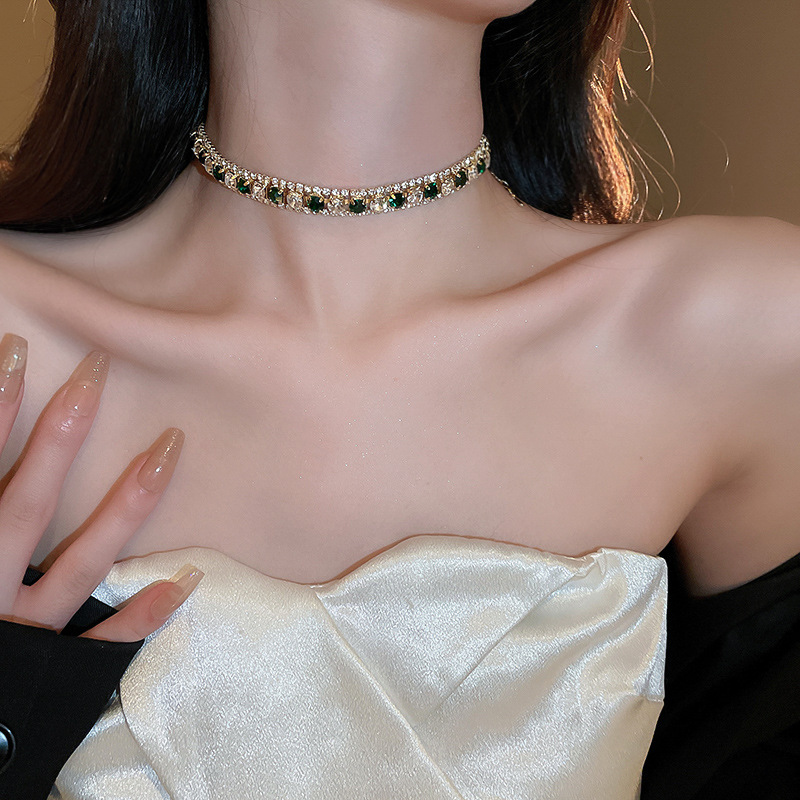 Wholesale Diamond Geometric Necklace and Earring Set Retro Court-style Collarbone Chain Fashionable Choker Necklace for Women