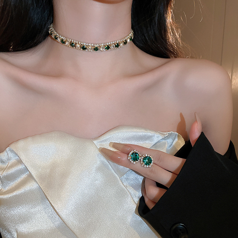 Wholesale Diamond Geometric Necklace and Earring Set Retro Court-style Collarbone Chain Fashionable Choker Necklace for Women