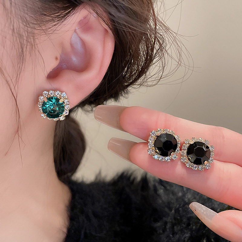 Wholesale Diamond Geometric Necklace and Earring Set Retro Court-style Collarbone Chain Fashionable Choker Necklace for Women