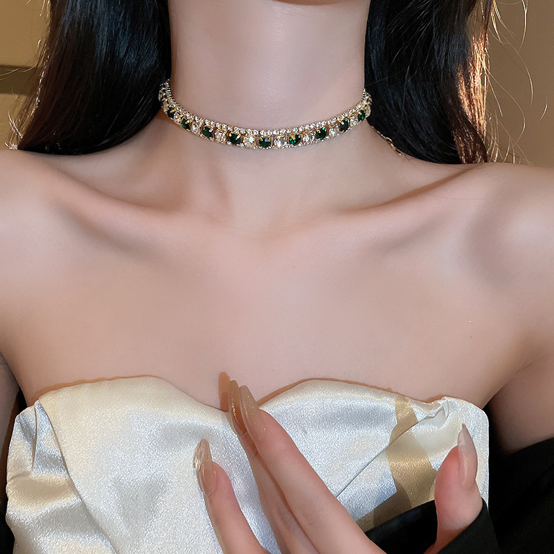 Wholesale Diamond Geometric Necklace and Earring Set Retro Court-style Collarbone Chain Fashionable Choker Necklace for Women