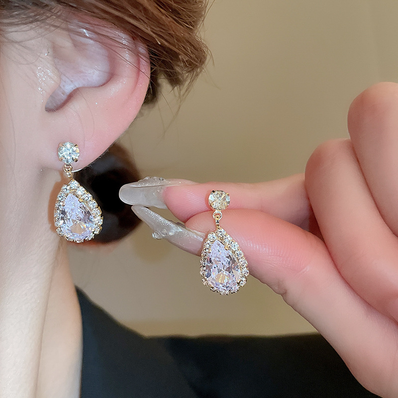 Hot Sale Diamond Luxury Style Fashion Pendant Trendy High-end Accessory Necklace and Earrings Set for Women