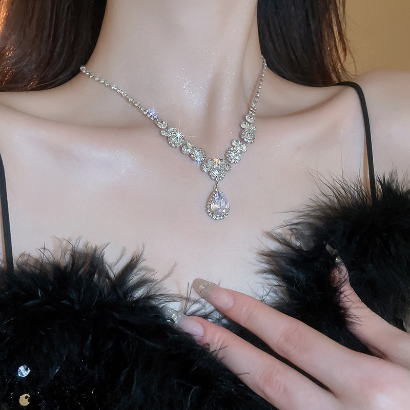 Hot Sale Diamond Luxury Style Fashion Pendant Trendy High-end Accessory Necklace and Earrings Set for Women