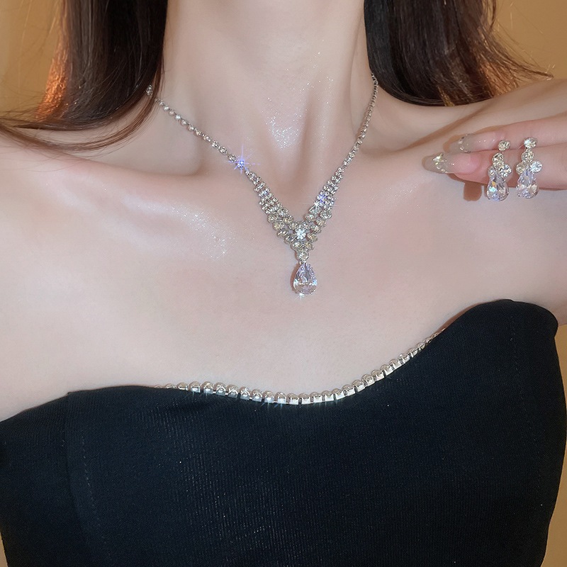 Hot Sale Diamond Luxury Style Fashion Pendant Trendy High-end Accessory Necklace and Earrings Set for Women