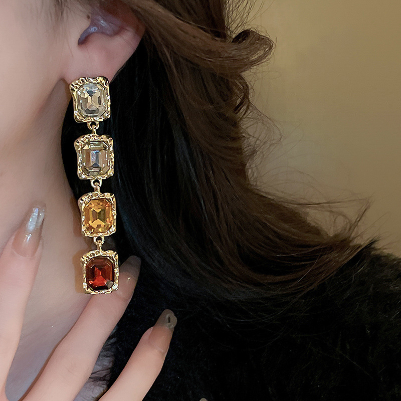 Wholesale European and American Diamond Geometric Luxury Fashionable and Popular Necklaces Set for Women