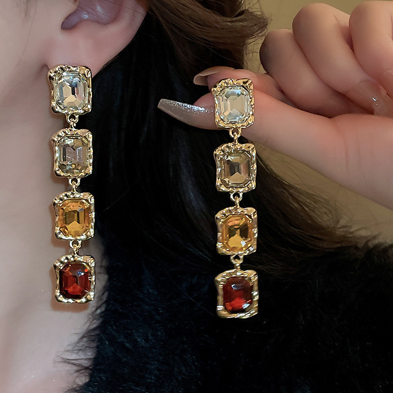 Wholesale European and American Diamond Geometric Luxury Fashionable and Popular Necklaces Set for Women